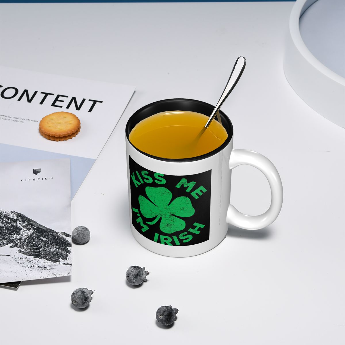 Cium Aku Aku Orang Irlandia Mu - Coffee Tea And Me ulasan dan harga